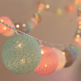 Guirlande lumineuse en boules de coton